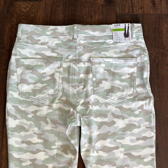 Time and Tru High Rise Stretch Fitted Gray Camo Jegging Size XXL (20) - Picture 10 of 12
